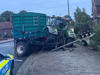 POL-HK: Soltau: Treckergespann verunfallt; Lindwedel: In FirmengebÀude eingedrungen - Foto: presseportal.de