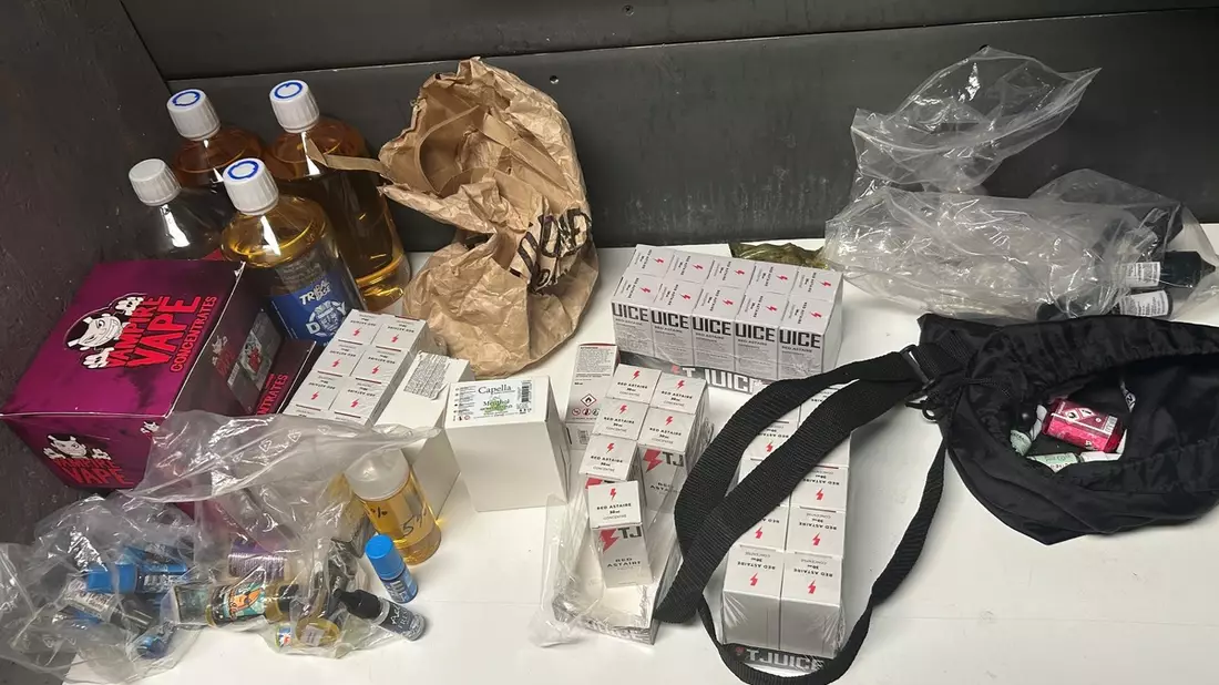 ZOLL-E: Zollfahndung Essen - Schlag gegen Handel mit illegalen Liquids für E-Zigaretten - Bild: presseportal.de