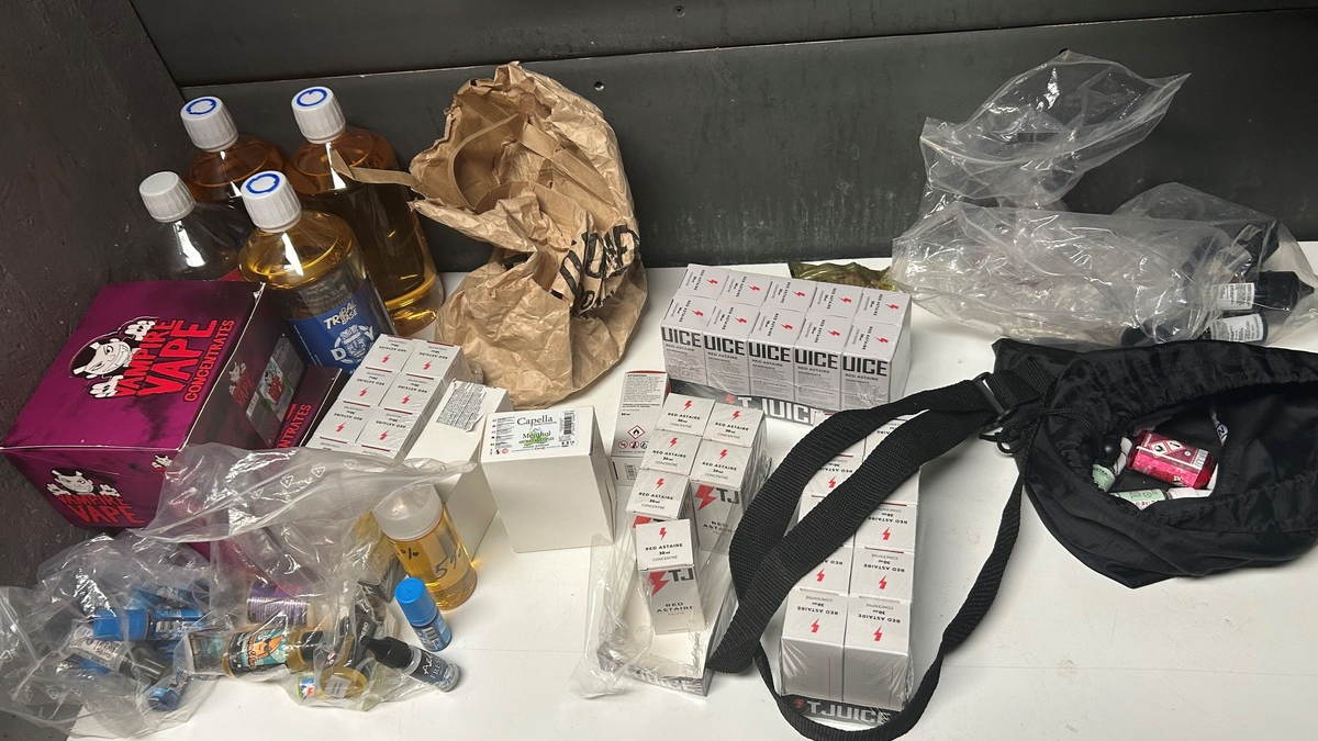 ZOLL-E: Zollfahndung Essen - Schlag gegen Handel mit illegalen Liquids für E-Zigaretten - Foto: presseportal.de