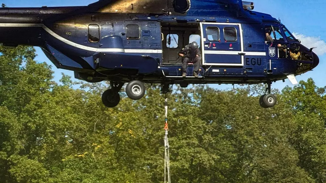 BPOLD 11: Hubschrauber der Bundespolizei unterstützten am Wochenende in Sachsen-Anhalt bei der Waldbrandbekämpfung - Bild: presseportal.de