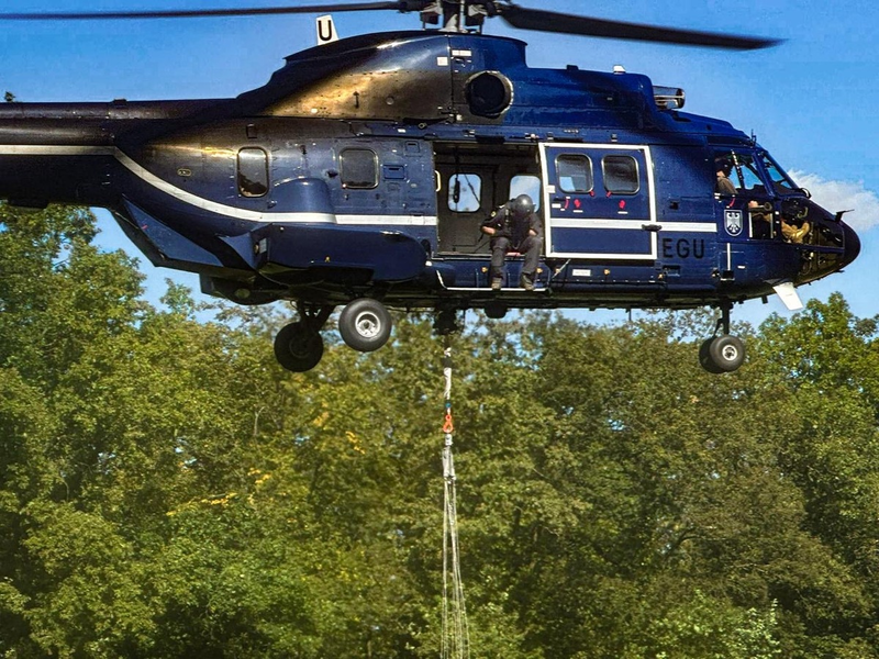 BPOLD 11: Hubschrauber der Bundespolizei unterstützten am Wochenende in Sachsen-Anhalt bei der Waldbrandbekämpfung - Foto: presseportal.de