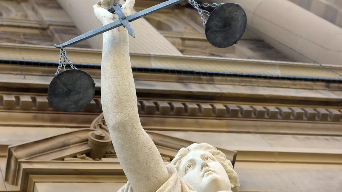Die Mutter des getöteten Kindes wollte die Tochter nach eigenen Angaben von Schmerzen erlösen. (Symbolbild) - Bild: picture alliance / Stefan Puchner/dpa