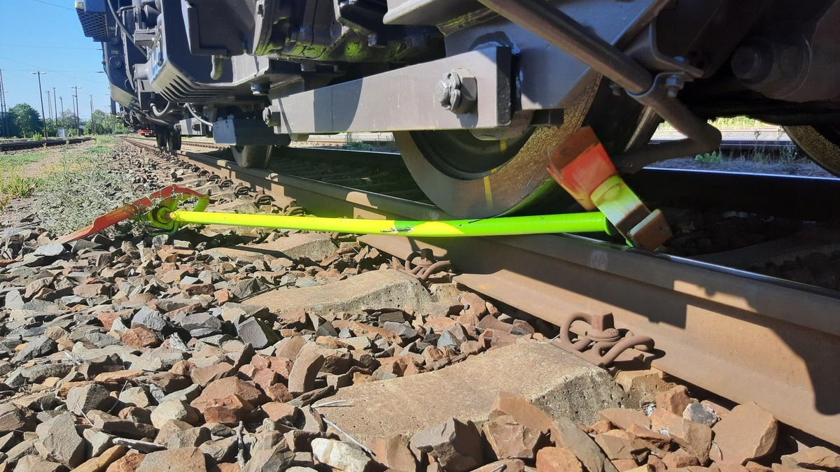 BPOLI DD: Zeugenaufruf: Bundespolizeiinspektion Dresden sucht Zeugen nach gefährlichem Eingriff in den Bahnverkehr - Foto: presseportal.de