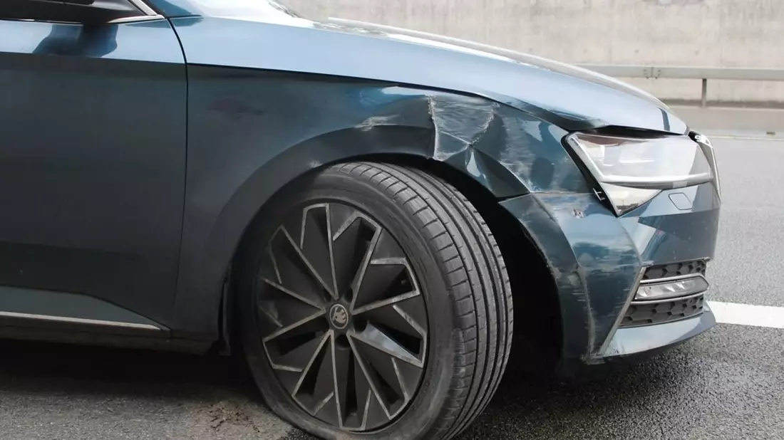 POL-MI: Verkehrsunfall im Weserauentunnel: Pkw prallt gegen Mauer - Bild: presseportal.de