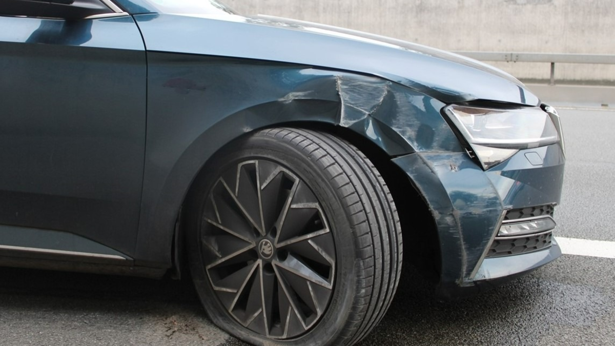POL-MI: Verkehrsunfall im Weserauentunnel: Pkw prallt gegen Mauer - Foto: presseportal.de