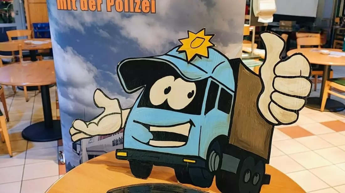 POL-ROW: ++ Technische Mängel im Fokus beim 212. Fernfahrerstammtisch der PD Lüneburg ++ - Bild: presseportal.de