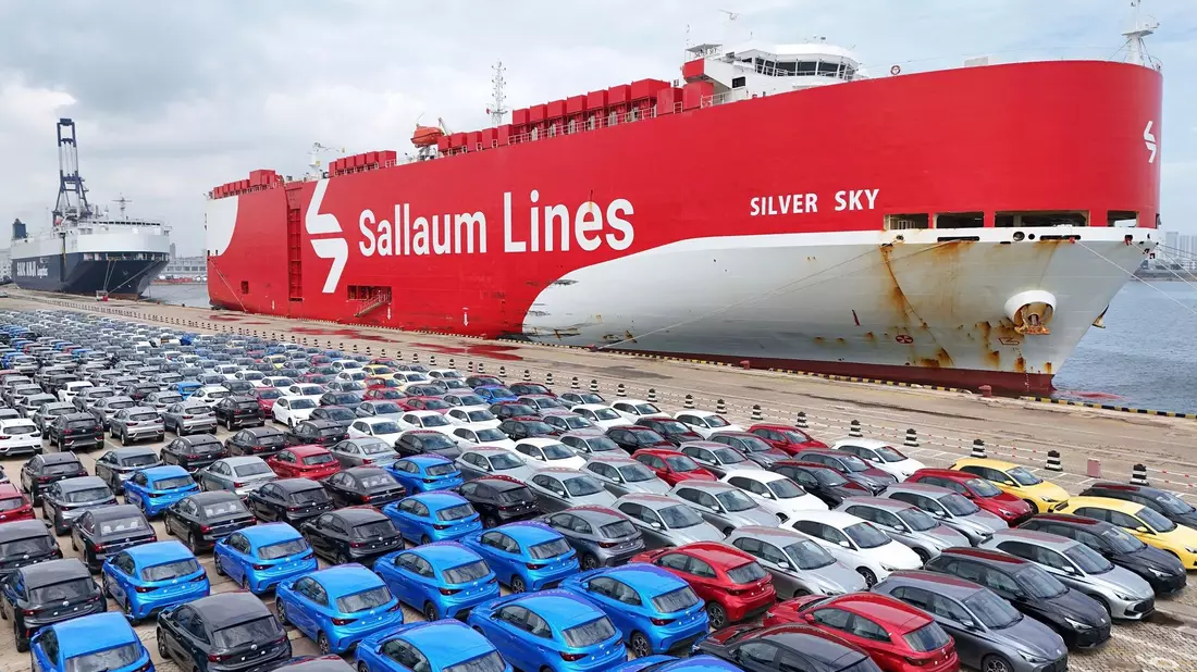 Chinesische Autoindustrie hat Kostenvorteile - Bild: CHINATOPIX/AP/dpa