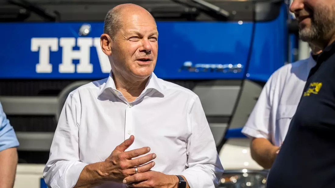 THW LVBEBBST: Professionelle Frauen und Männer, die mit ganzem Herzen beim Einsatz sind - Olaf Scholz besucht den THW-Ortsverband Potsdam - Bild: presseportal.de