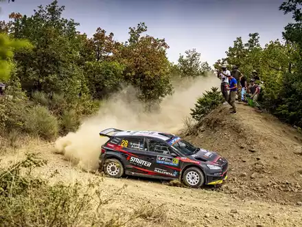 EKO Akropolis-Rallye Griechenland: Škoda Crew Robert Virves/Aleks Lesk kommt zeitgleich mit den WRC2-Siegern ins Ziel - Foto: presseportal.de