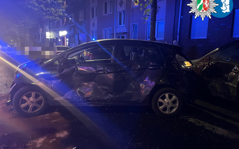 POL-DU: Untermeiderich: Vorfahrt missachtet - zwei Verletzte, vier beschädigte Fahrzeuge - Foto: presseportal.de