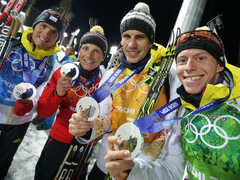 Die deutsche Biathlon-Staffel von Sotschi 2014 bekommt über elf Jahre später doch noch Olympia-Gold. - Foto: picture alliance / Kay Nietfeld/dpa