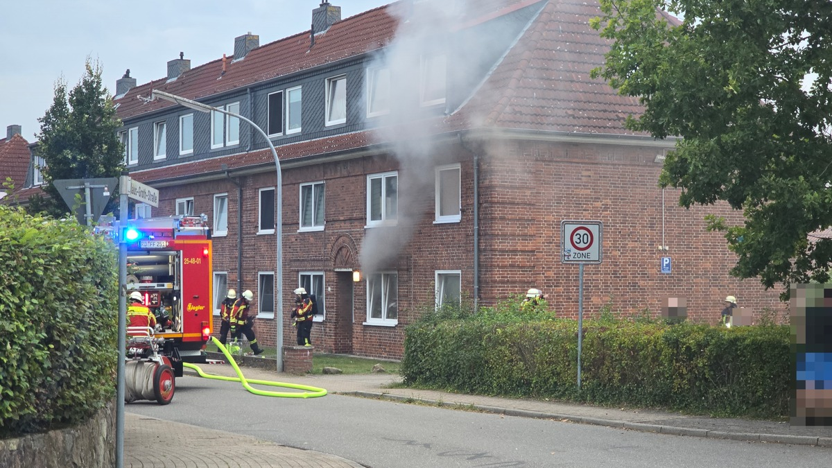 FW-RD: Feuerwehr rettet 3 Katzen nach Zimmerbrand in Schacht-Audorf - Foto: presseportal.de