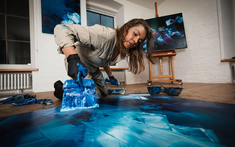 Ausstieg aus der Leistungsgesellschaft: Rebecca Gischel wechselt vom IT-Profi zur erfolgreichen Künstlerin und inspiriert zum Umdenken - Foto: presseportal.de Ausstieg aus der Leistungsgesellschaft: Rebecca Gischel wechselt vom IT-Profi zur erfolgreichen Künstlerin und inspiriert zum Umdenken - Foto: presseportal.de