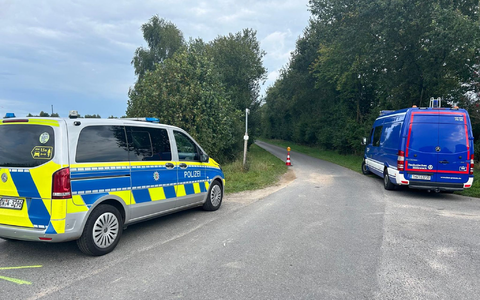 Ein Hund entdeckte am Sonntag zunÀchst einen Stiefel - dann kamen zwei Leichen zum Vorschein. - Foto: Michel Fritzemeier/TV7News/dpa Ein Hund entdeckte am Sonntag zunÀchst einen Stiefel - dann kamen zwei Leichen zum Vorschein. - Foto: Michel Fritzemeier/TV7News/dpa