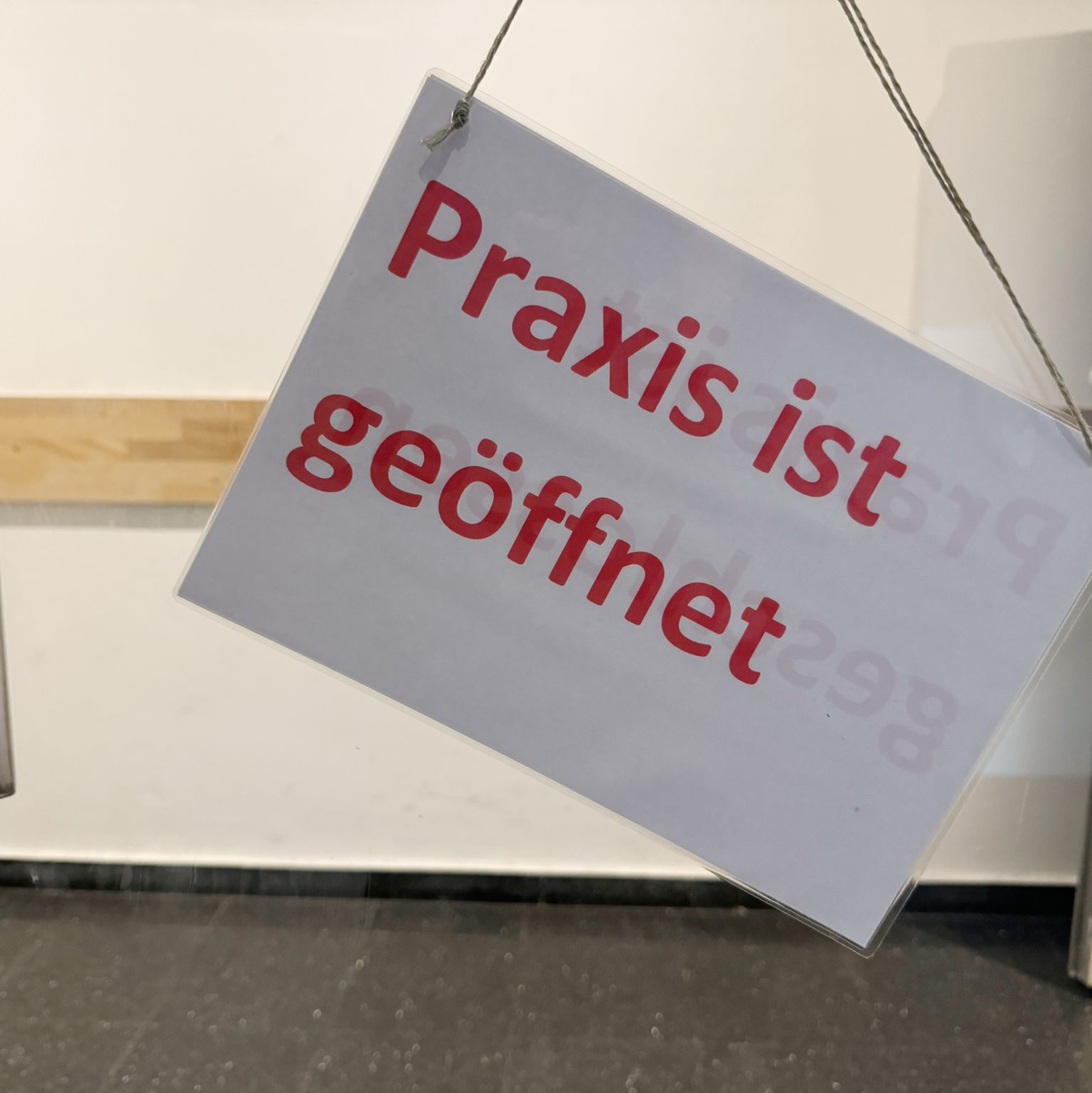 Ärzte fordern eine Strafgebühr für ungenutzte Termine. (Symbolbild) - Foto: Peter Kneffel/dpa