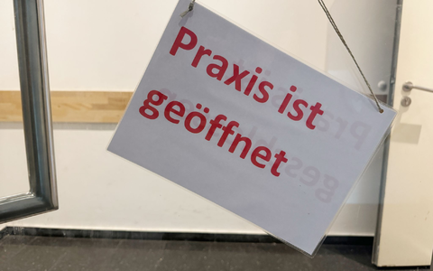 Ein Großteil der Menschen in Deutschland ist gesetzlich krankenversichert. (Symbolbild) - Foto: Peter Kneffel/dpa