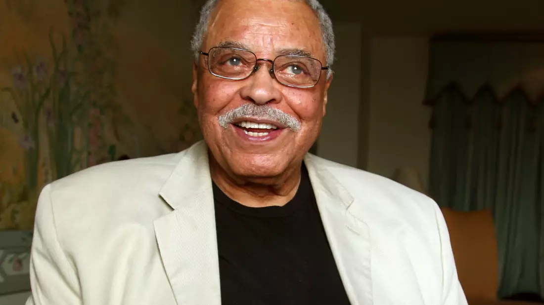 James Earl Jones war für seine tiefe Stimme bekannt. (Archivbild) - Bild: Rick Rycroft/AP/dpa