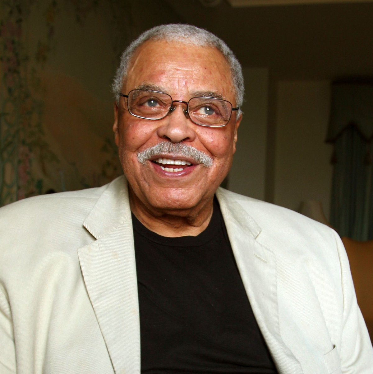 James Earl Jones war für seine tiefe Stimme bekannt. (Archivbild) - Foto: Rick Rycroft/AP/dpa