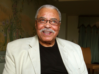 James Earl Jones war für seine tiefe Stimme bekannt. (Archivbild) - Foto: Rick Rycroft/AP/dpa