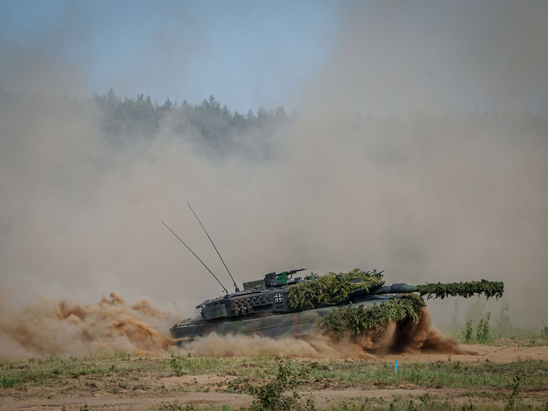 Ein bislang geltender sogenannter Mindestausschluss von Investitionen in Rüstungsgüter für als nachhaltig ausgewiesene Fonds der deutschen Verbände soll aufgehoben werden. - Foto: Kay Nietfeld/dpa