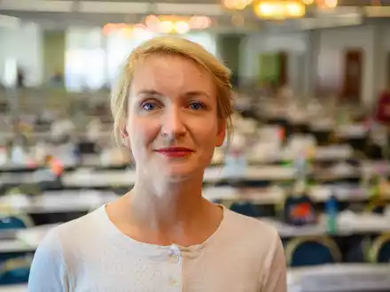 Ines Schwerdtner bewirbt sich mit ihrem Parteikollegen Jan van Aken um die Doppelspitze der Partei Die Linke. (Archivbild) - Foto: Klaus-Dietmar Gabbert/dpa