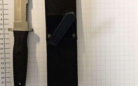 BPOL NRW: Bundespolizisten stellen Tactical Knife bei 54-Jährigem sicher - Foto: presseportal.de