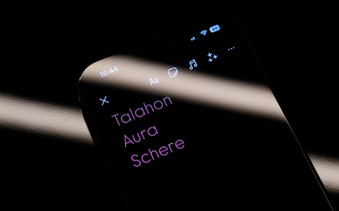 In den Top 3 für das Jugendwort des Jahres 2024 standen die Begriffe «Talahon», «Aura» und «Schere».  - Foto: Rolf Vennenbernd/dpa