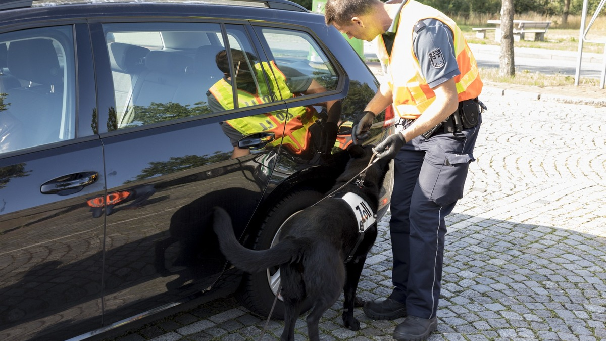 HZA-LA: Der Zoll stellt sich vor - Zollinfotag - Ausbildung des Hauptzollamts Landshut am 14. September 2024 in Passau, Spitalhofstraße - Foto: presseportal.de