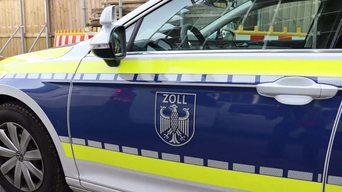 HZA-BI: Sieben illegal beschäftigte Arbeitnehmer entdeckt/Bielefelder Zoll wird auf Glasfaserbaustellen in Barntrup und Blomberg fündig - Bild: presseportal.de