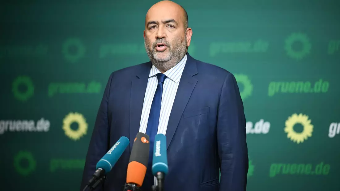 Für den Parteivorsitzenden der Grünen Omid Nouripour bleiben nach der Ankündigung der Bundesinnenministerin viele Fragen offen. (Archivbild) - Bild: Sebastian Christoph Gollnow/dpa