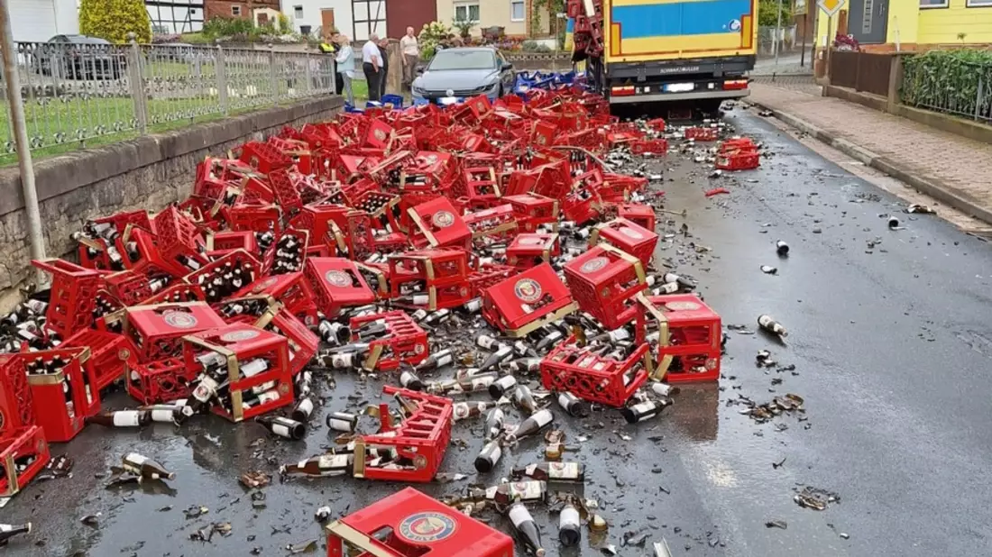 POL-NOM: Mangelnde Ladungssicherung führt zu Unfall - Bild: presseportal.de