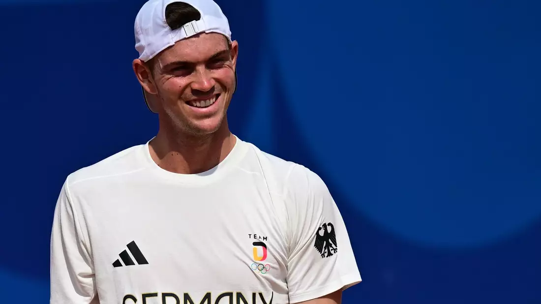 Maximilian Marterer bringt das deutsche Tennis-Team gegen Israel in Führung. - Bild: Sina Schuldt/dpa
