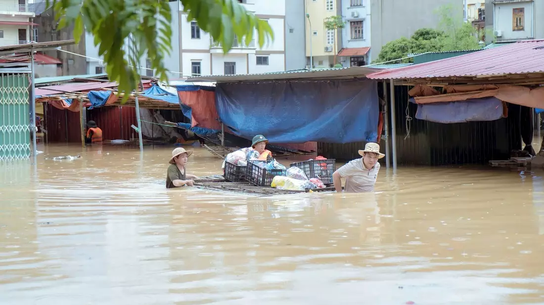 Mindestens 65 Menschen starben allein in Vietnam. - Bild: Nguyen Anh Tuan/VNA/AP/dpa