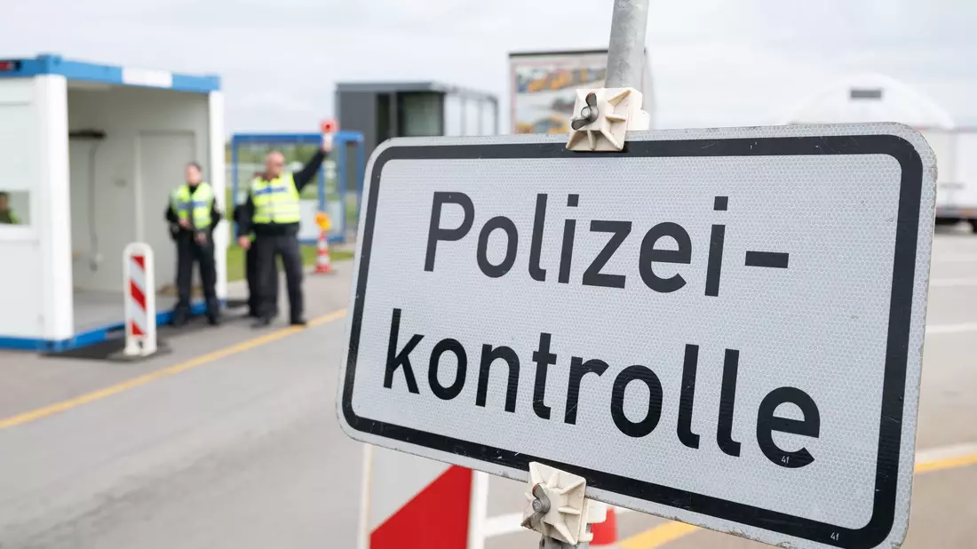 Seit September 2024 gibt es stationäre Kontrollen an allen deutschen Landgrenzen. (Archivfoto) - Bild: Sebastian Kahnert/dpa