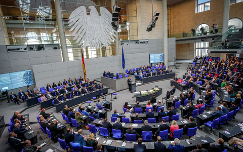 Der früherer Bundesminister Gerhart Baum appellierte, die Demokratie tatkräftig zu verteidigen. - Foto: Kay Nietfeld/dpa Der früherer Bundesminister Gerhart Baum appellierte, die Demokratie tatkräftig zu verteidigen. - Foto: Kay Nietfeld/dpa
