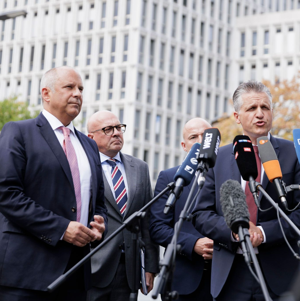 Thorsten Frei von der Union ging schon mit einer gewissen Skepsis in das Gespräch. - Foto: Carsten Koall/dpa