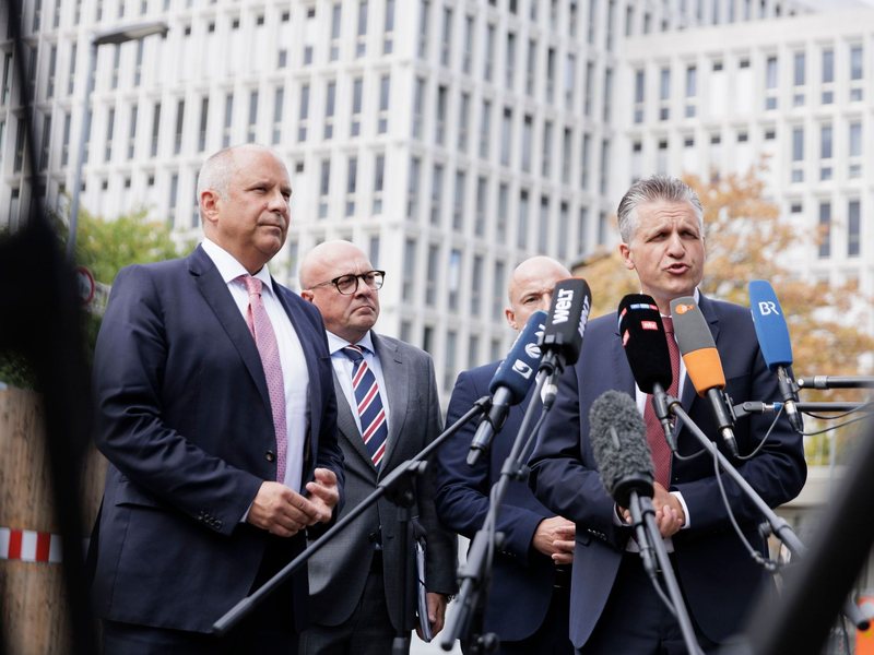 Der Parlamentarische Geschäftsführer der Unionsfraktion, Thorsten Frei (Mitte), sagte, die Ampel habe keine neuen Vorschläge zu Zurückweisungen an den Grenzen gemacht.   - Foto: Carsten Koall/dpa