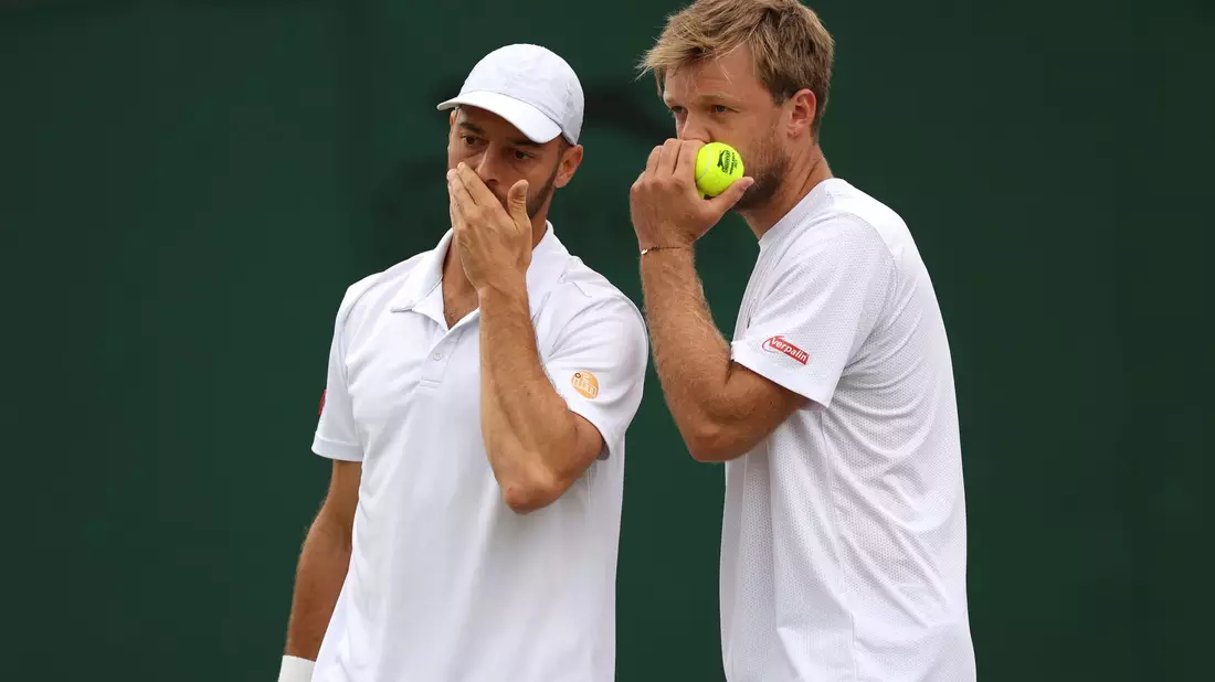 Tim Pütz (l) und Kevin Krawietz gewannen trotz der späten Anreise ihr Davis-Cup-Doppel in China gegen die Slowakei. - Bild: Bradley Collyer/PA Wire/dpa
