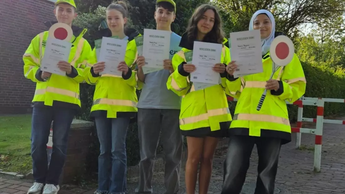 POL-DH: --- Syke - Verkehrshelferausbildung am Gymnasium - Ein Meilenstein für die Schulgemeinschaft --- - Bild: presseportal.de