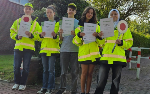 POL-DH: --- Syke - Verkehrshelferausbildung am Gymnasium - Ein Meilenstein für die Schulgemeinschaft --- - Foto: presseportal.de
