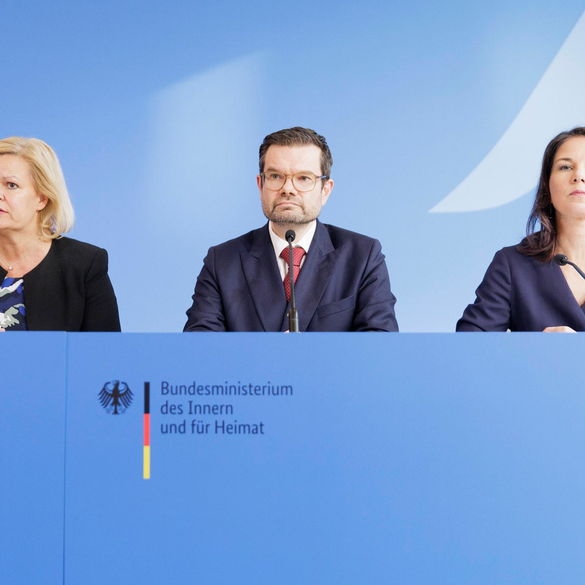 Faeser, Buschmann und Baerbock informierten nach dem Gespräch gemeinsam. - Foto: Carsten Koall/dpa