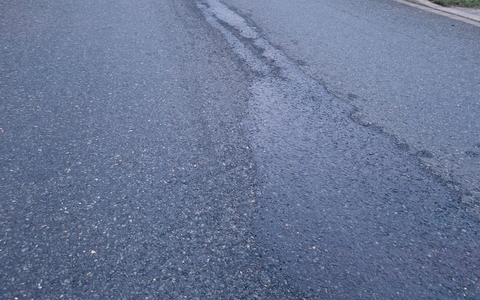 FW Ense: Dieselspur zieht sich über 16 Kilometer / Feuerwehr auf der B 516 in Ense im Einsatz - Foto: presseportal.de