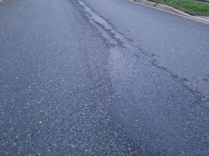 FW Ense: Dieselspur zieht sich über 16 Kilometer / Feuerwehr auf der B 516 in Ense im Einsatz - Foto: presseportal.de