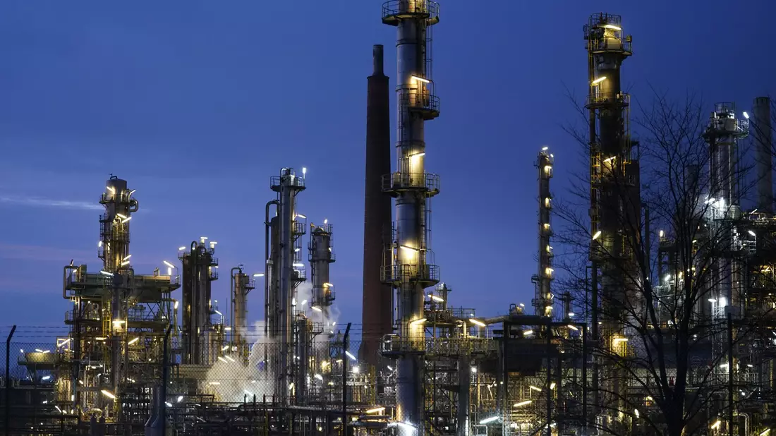 Die Stimmung in der Chemischen Industrie hat sich überraschend aufgehellt.  - Bild: Marcus Brandt/dpa