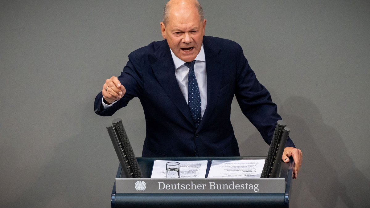 Nur «Sprüche klopfen» - Scholz geht Merz in der Generaldebatte scharf an. - Foto: Michael Kappeler/dpa