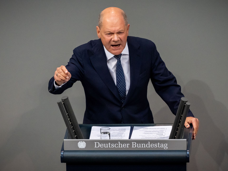 Nur «Sprüche klopfen» - Scholz geht Merz in der Generaldebatte scharf an. - Foto: Michael Kappeler/dpa