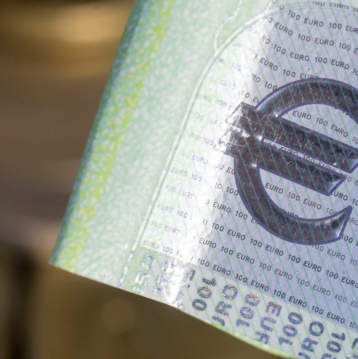 Die Zinssenkungen der EZB wirken sich für Sparer negativ aus (Symbolbild) - Foto: Hendrik Schmidt/dpa