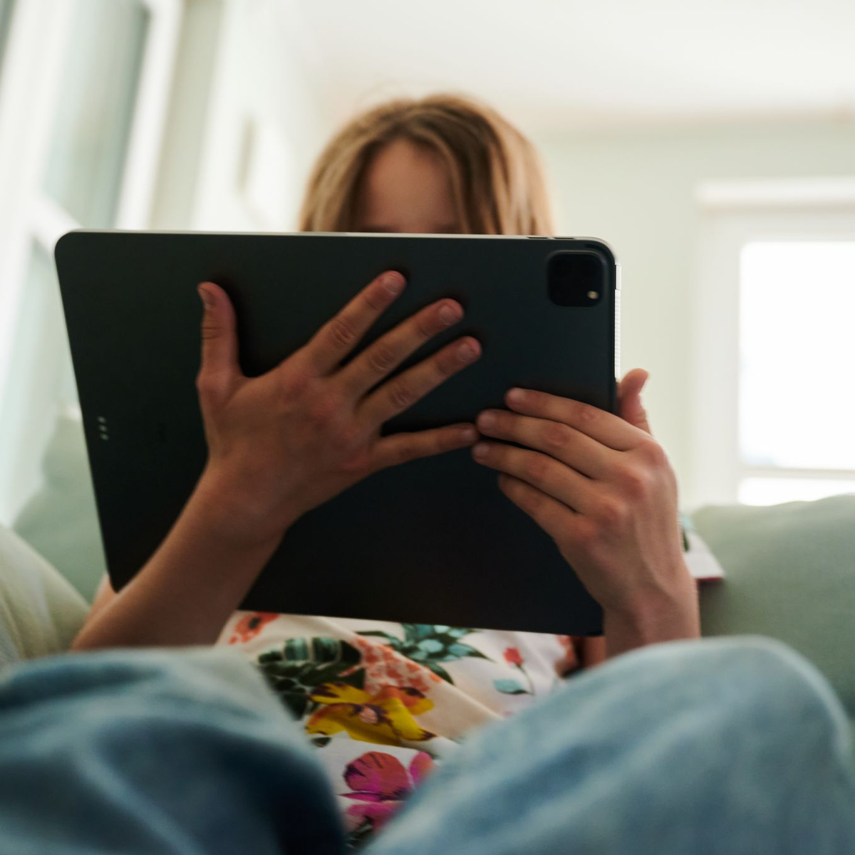 Befragung unter 11- bis 17-Jährigen: Viele haben Erfahrung mit Sexting und Pornos. (Archivbild) - Foto: Annette Riedl/dpa