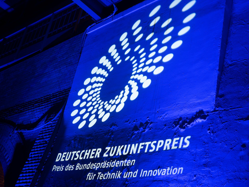 Mit dem Zukunftspreis zeichnet der Bundespräsident Einzelpersonen oder Gruppen für eine hervorragende technische, ingenieur- oder naturwissenschaftliche Innovation aus. (Archivbild) - Foto: Christophe Gateau/dpa