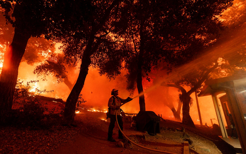 Die US-Westküstenmetropole ist für viele deutsche Touristen ein Traumziel – nun wüten dort die Flammen. (Foto aktuell) - Foto: Etienne Laurent/AP/dpa
